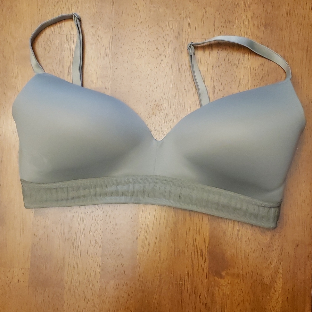 VS Pink Wireless 34D Bra